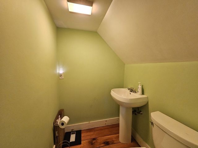 17 Grove St, Weymouth, MA 02189