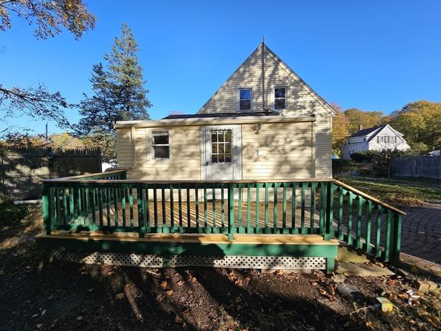 17 Grove St, Weymouth, MA 02189