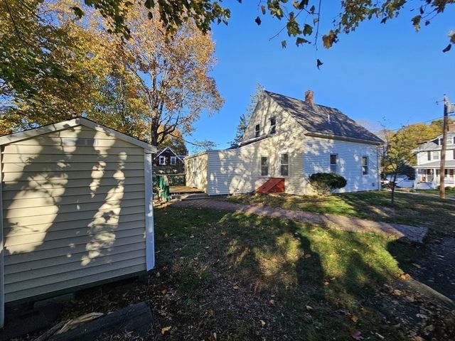 17 Grove St, Weymouth, MA 02189