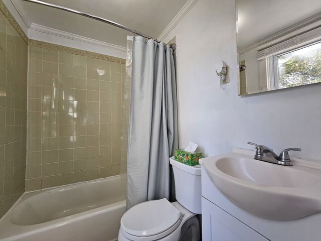 17 Grove St, Weymouth, MA 02189