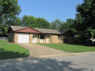 1205 S Prospect, Siloam Springs, AR 72761