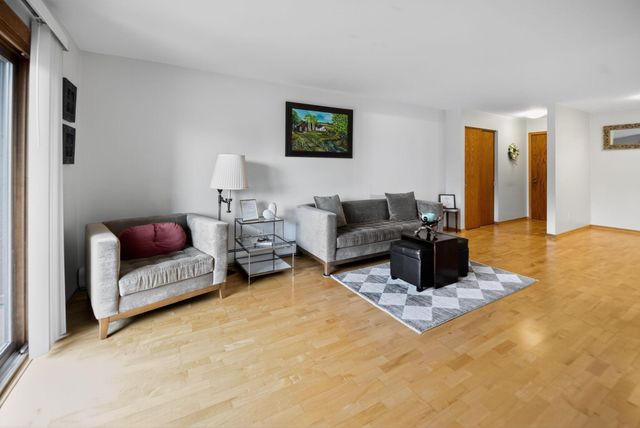 2700 Oxford Street N 135, Roseville, MN 55113