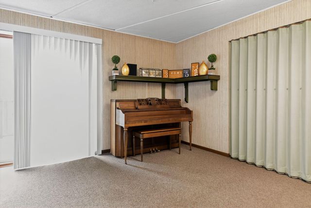 2700 Oxford Street N 135, Roseville, MN 55113