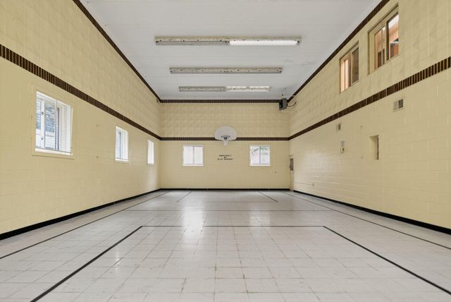 2700 Oxford Street N 135, Roseville, MN 55113