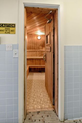 2700 Oxford Street N 135, Roseville, MN 55113