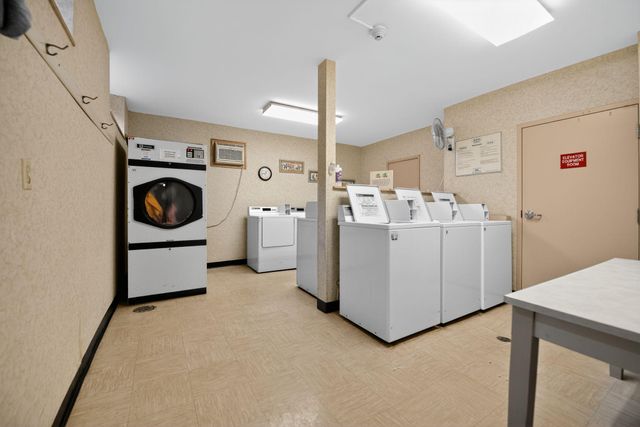 2700 Oxford Street N 135, Roseville, MN 55113