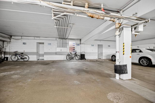 2700 Oxford Street N 135, Roseville, MN 55113