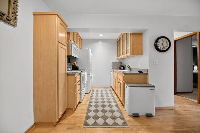 2700 Oxford Street N 135, Roseville, MN 55113