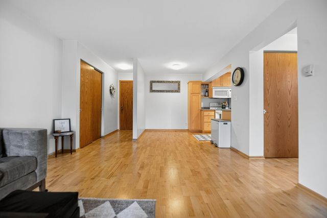 2700 Oxford Street N 135, Roseville, MN 55113