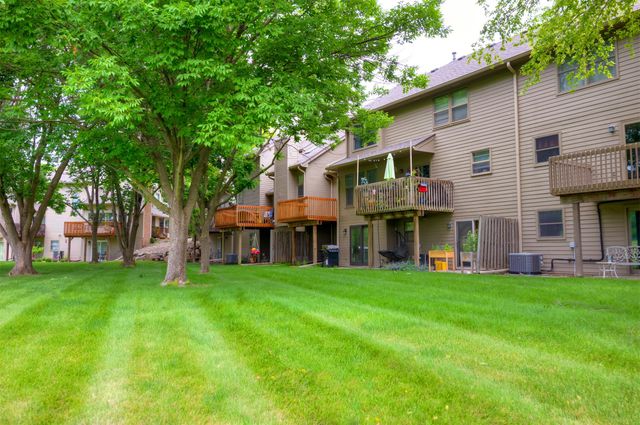 1070 50th Street 3D, West Des Moines, IA 50266