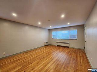 489 Main Street 2A, Fort Lee, NJ 07024