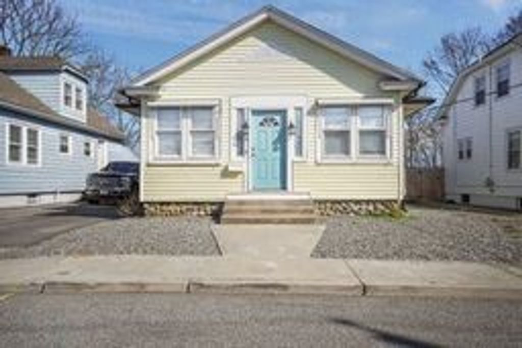 48 Upland Avenue, East Greenwich, RI 02818