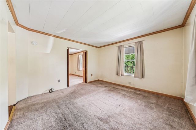 29 Creedmore Rd, Cecil, PA 15321