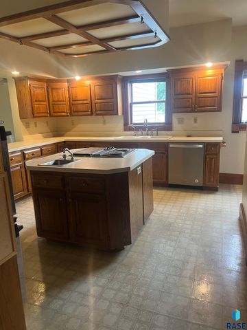 125 N Prairie Ave, Sioux Falls, SD 57104
