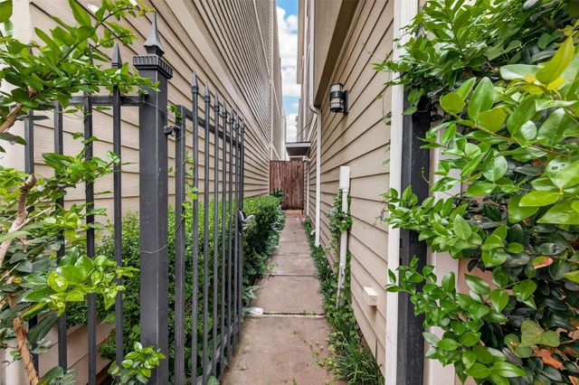 1510 Crockett Street B, Houston, TX 77007