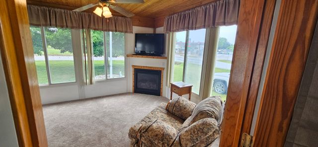 206 6th Avenue E, Andalusia, IL 61232