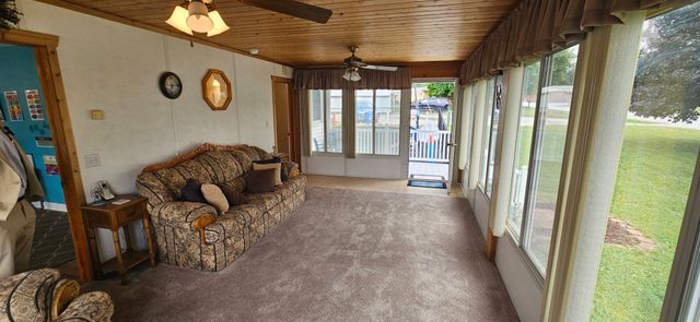 206 6th Avenue E, Andalusia, IL 61232