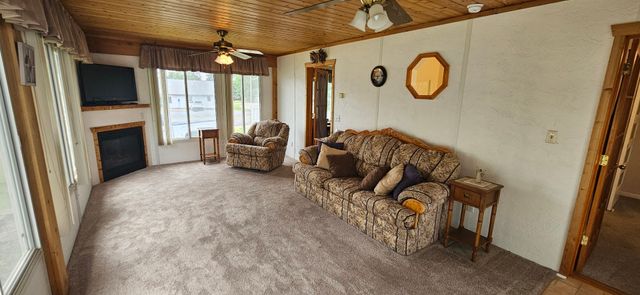 206 6th Avenue E, Andalusia, IL 61232