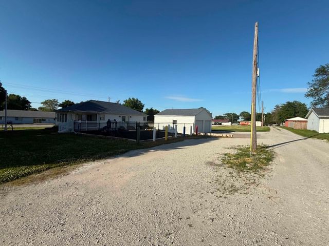 206 6th Avenue E, Andalusia, IL 61232