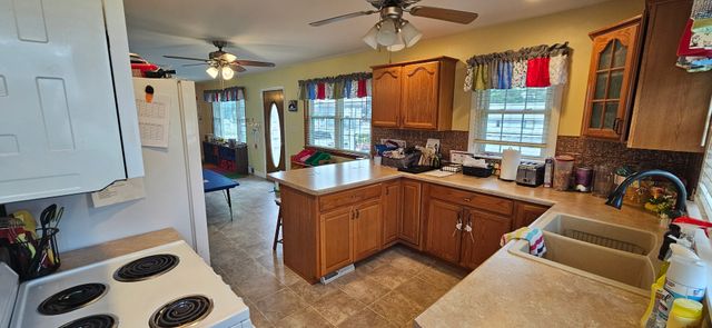 206 6th Avenue E, Andalusia, IL 61232