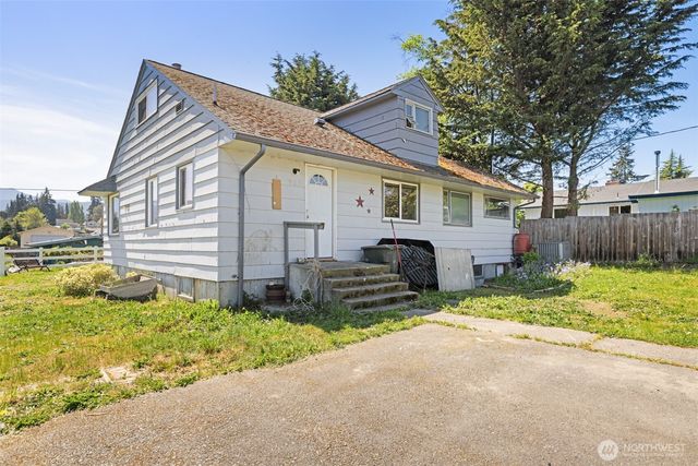 905 W 11th Street, Port Angeles, WA 98363