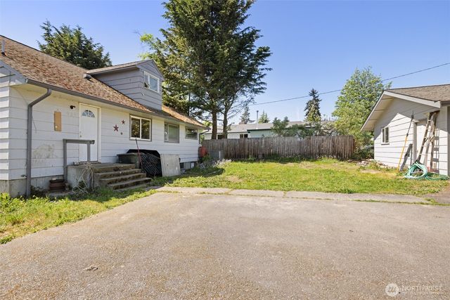 905 W 11th Street, Port Angeles, WA 98363