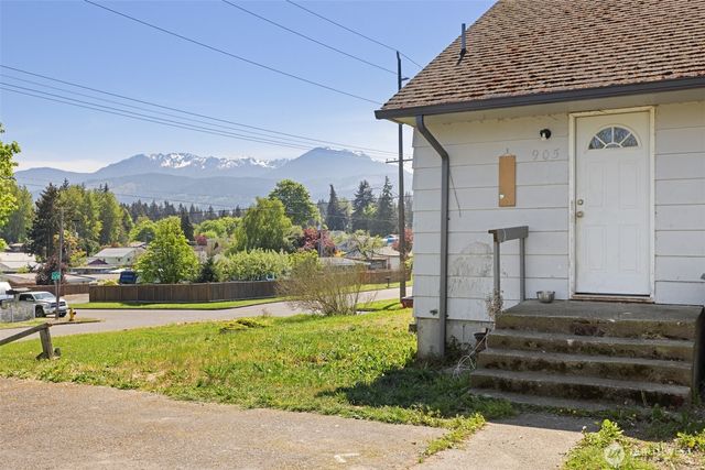 905 W 11th Street, Port Angeles, WA 98363