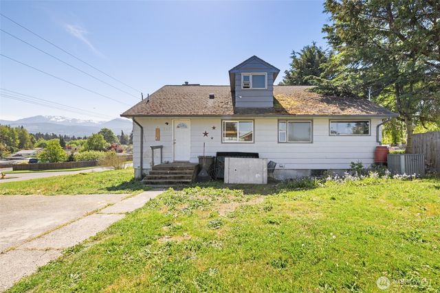 905 W 11th Street, Port Angeles, WA 98363