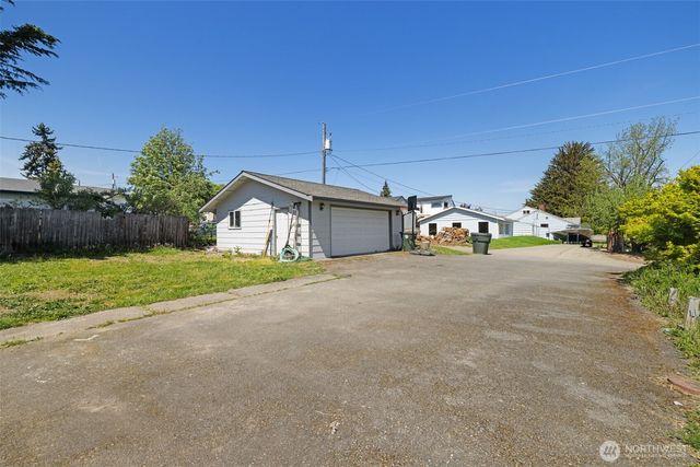 905 W 11th Street, Port Angeles, WA 98363