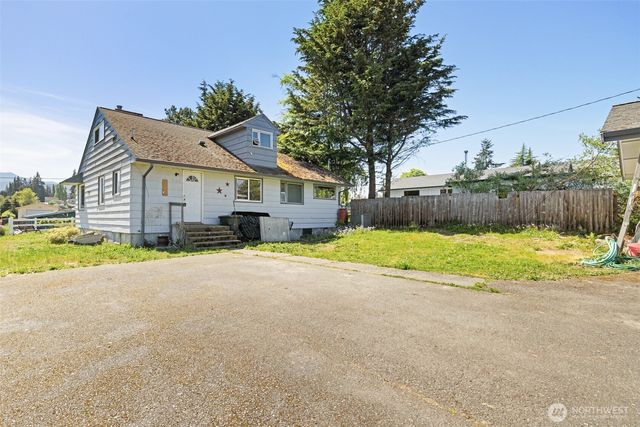 905 W 11th Street, Port Angeles, WA 98363