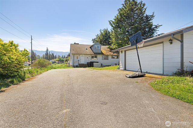 905 W 11th Street, Port Angeles, WA 98363