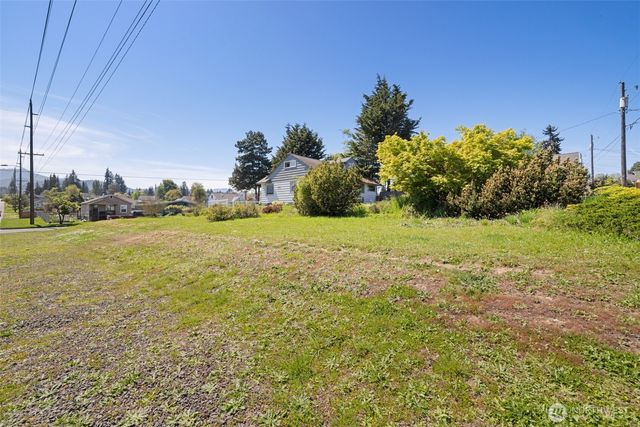 905 W 11th Street, Port Angeles, WA 98363