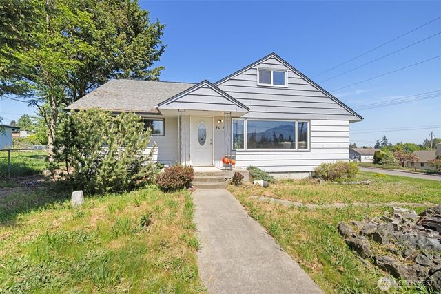 905 W 11th Street, Port Angeles, WA 98363