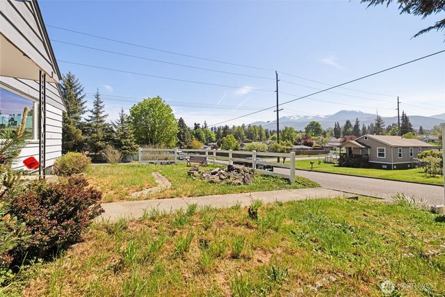 905 W 11th Street, Port Angeles, WA 98363