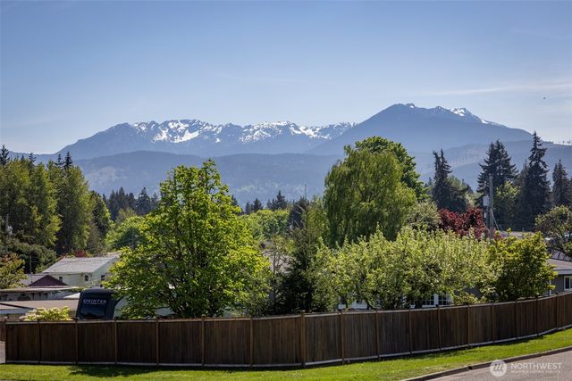 905 W 11th Street, Port Angeles, WA 98363