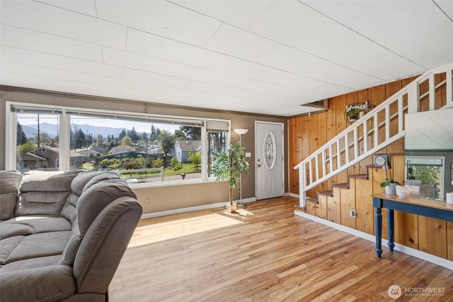 905 W 11th Street, Port Angeles, WA 98363