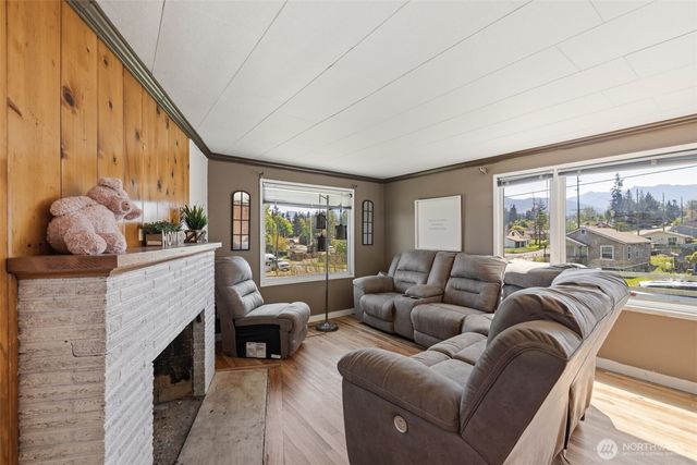 905 W 11th Street, Port Angeles, WA 98363