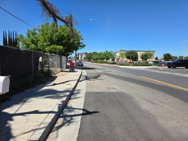 6749 N Weber Avenue, Fresno, CA 93722