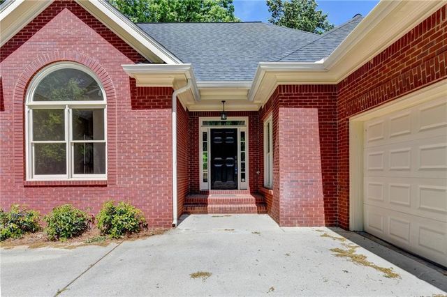 1251 Chadwick Lakes Drive, Lawrenceville, GA 30043