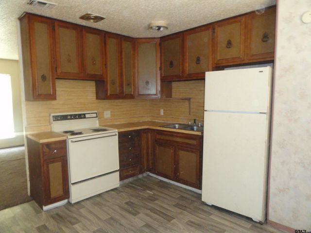 1521 S ACADEMY AVE., Tyler, TX 75701