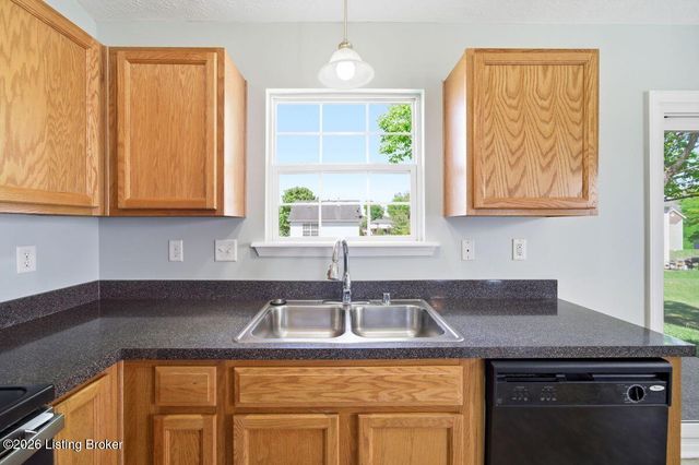 7006 Little Oak Ct, Louisville, KY 40291