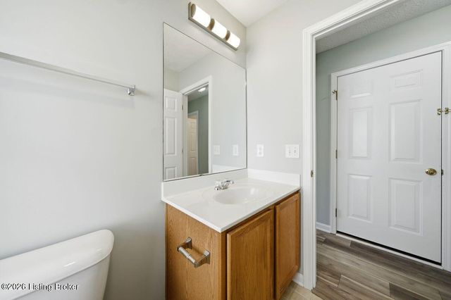 7006 Little Oak Ct, Louisville, KY 40291