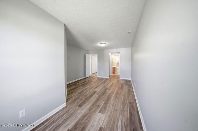 7006 Little Oak Ct, Louisville, KY 40291