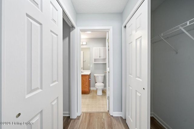 7006 Little Oak Ct, Louisville, KY 40291