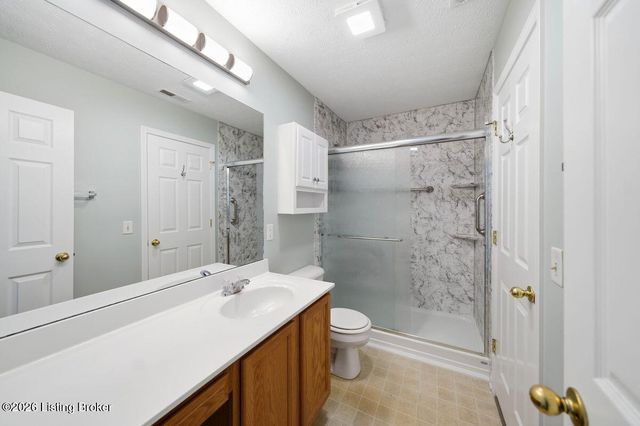 7006 Little Oak Ct, Louisville, KY 40291