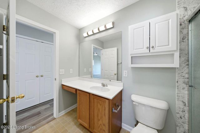 7006 Little Oak Ct, Louisville, KY 40291