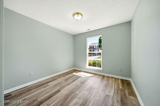 7006 Little Oak Ct, Louisville, KY 40291