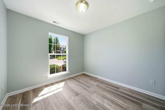 7006 Little Oak Ct, Louisville, KY 40291