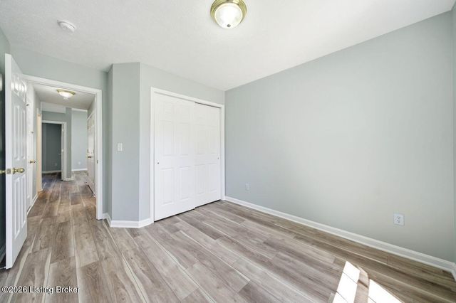 7006 Little Oak Ct, Louisville, KY 40291