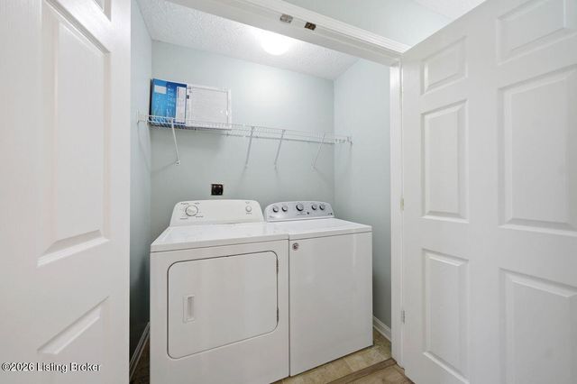 7006 Little Oak Ct, Louisville, KY 40291